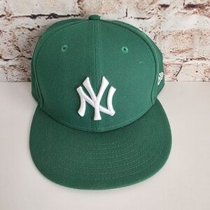 New Era NY Yankees Green and Black Cap Sz 7 5/8